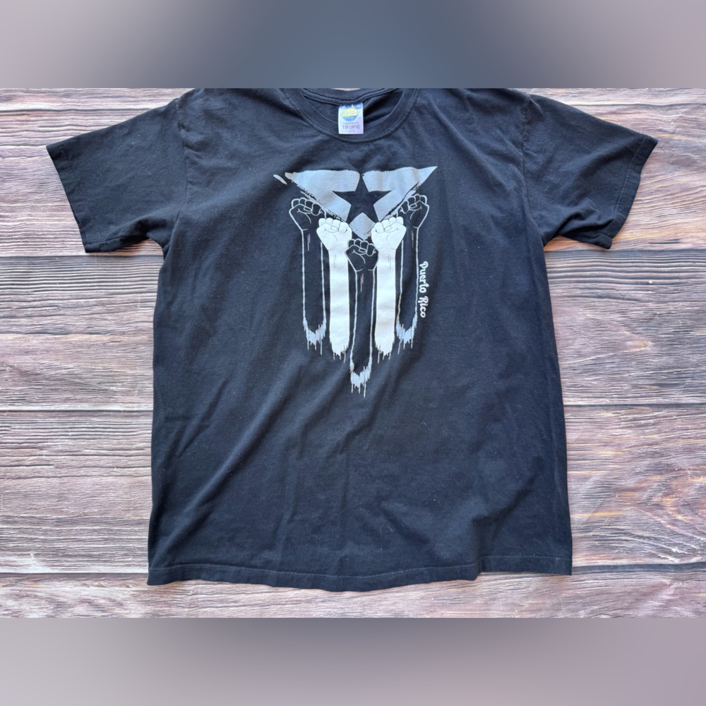 EUC Puerto Rico Fist Flag Graphic T-Shirt Black Caribbean Tropic Sz L